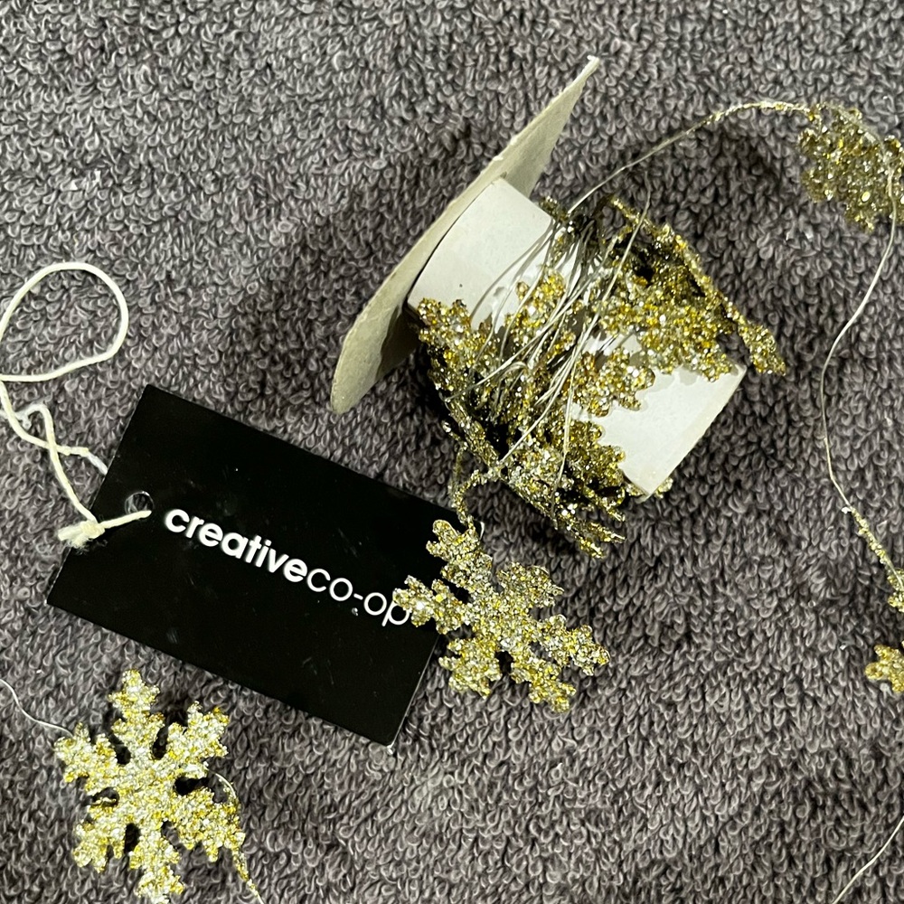 NWT Creative Co-Op Tin Mini Snowflake Garland